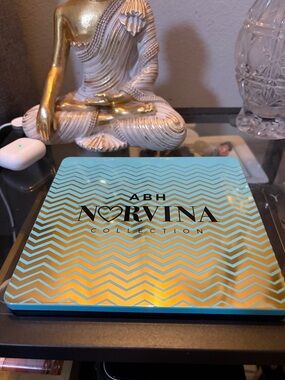 Norvina Collection Eyeshadow Palette - Teal and Gold